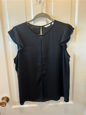 Reitmans Black Pleated Cap-Sleeve Blouse